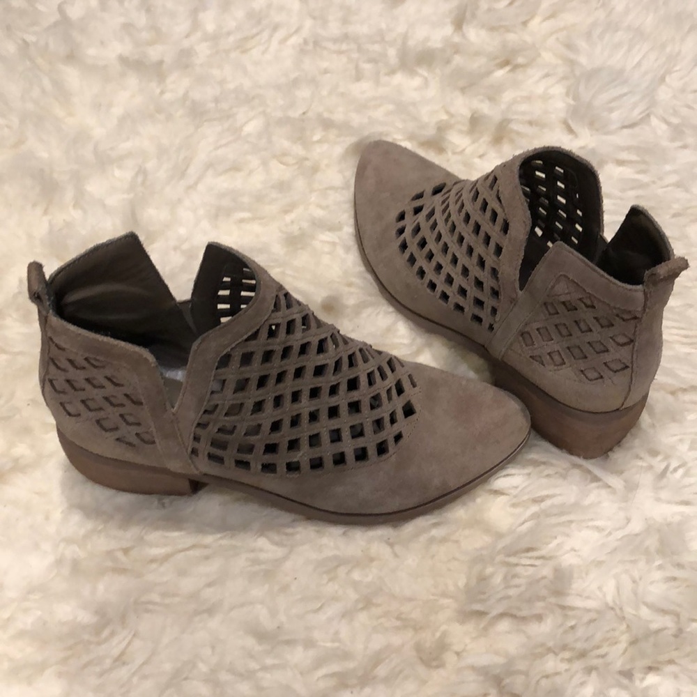 Crown vintage taupe booties. Size 7.5